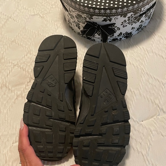 Nike sneakers - Picture 3 of 3